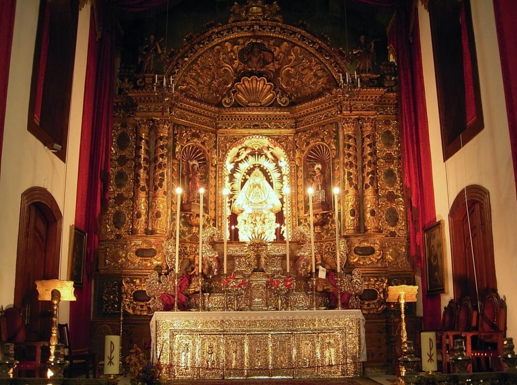 Santuario de Las Nieves sobre Santa Cruz de La Palma