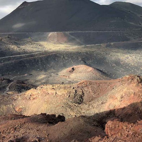 Volcan San Antonio y Teneguía en el sur de La Palma forman parte de las rutas imprescindibles en La Palma
