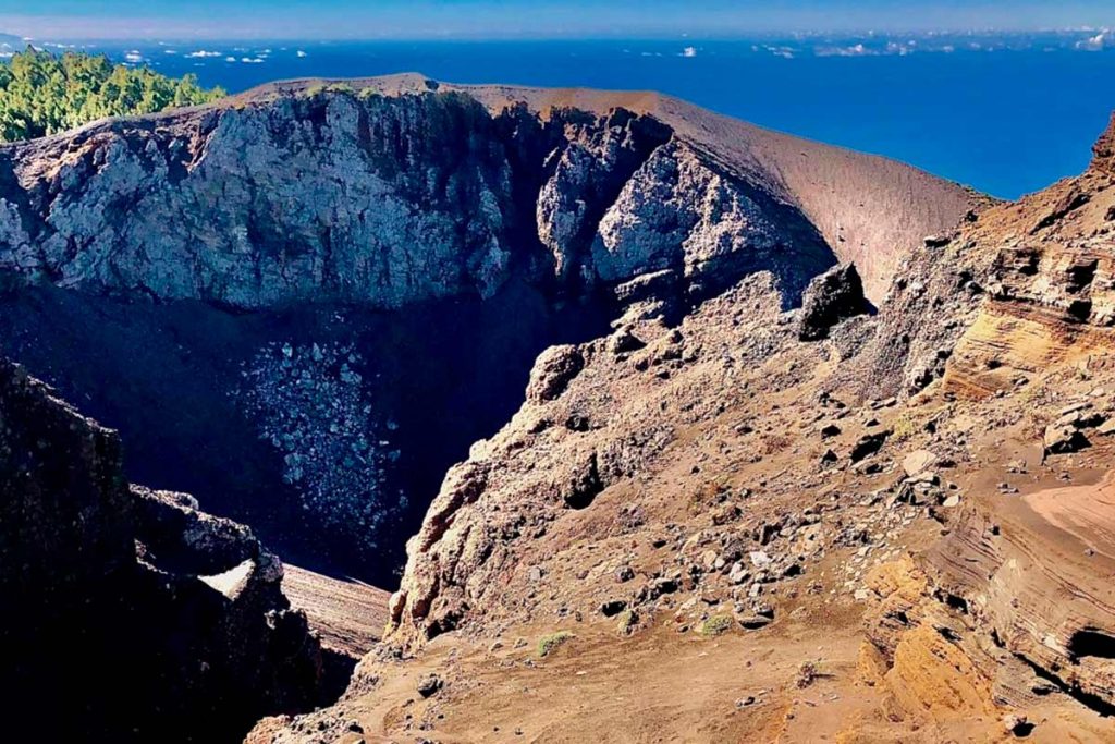crater del San Juan de la ruta de los volcanes en La Palma
